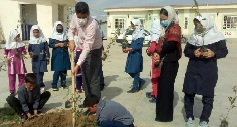 پویش ایران سرسبز هر ایرانی یک درخت در روستاهای بخش داشلی برون