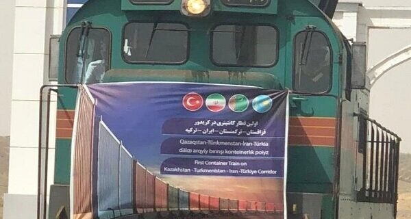 اولین قطار ترانزیتی قزاقستان-ترکیه وارد اینچه برون ایران شد.