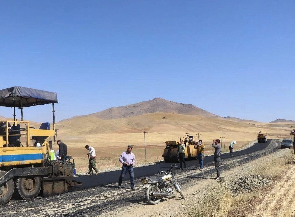 مشکل راه ارتباطی ۱۱۰ روستای گلستان با کار جهادی برطرف میشود.