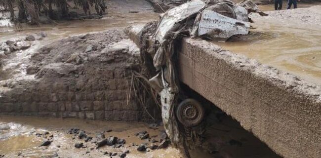 خودروی منهدم شده در سیلاب طالقان البرز