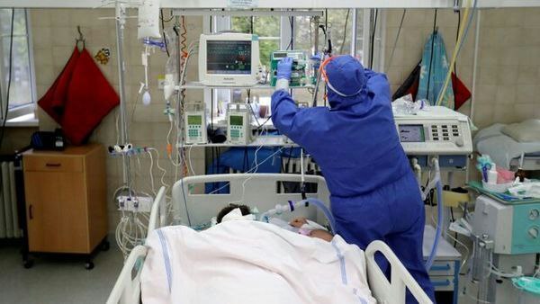 از هر ۸ بیمار، یک نفر علائم کرونا را حفظ می‌کند