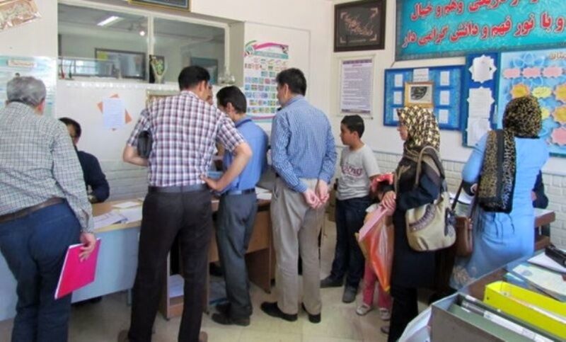 هیچ مدرسه دولتی حق دریافت وجه در هنگام ثبتنام دانشآموزان را ندارد