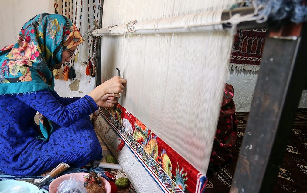 هنرمندان صنایع دستی گنبدکاووس هشت میلیارد ریال وام رونق اشتغال گرفتند