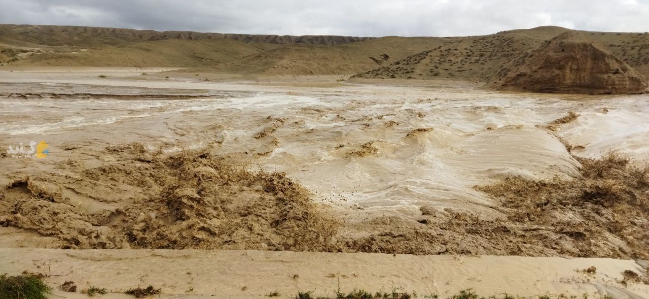 انتقال کودک ۳ ساله غرق شده در سیلاب مراوه تپه