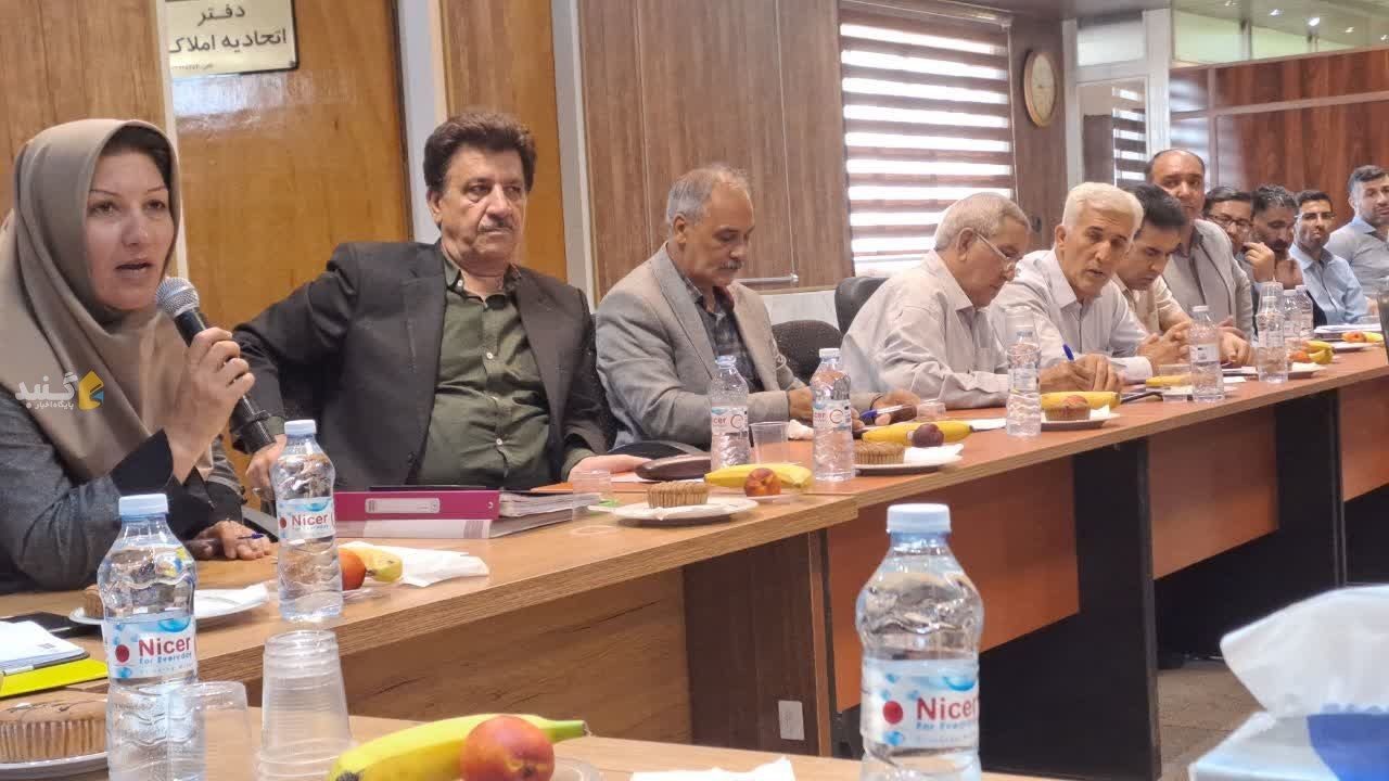 نشست روسای اتاقهای اصناف و اتحادیههای مشاورین املاک و نمایشگاهداران خودرو استان با دادگستری