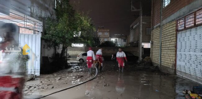 تصاویری از ورود سیلاب به چند منزل مسکونی در شهر کلاله