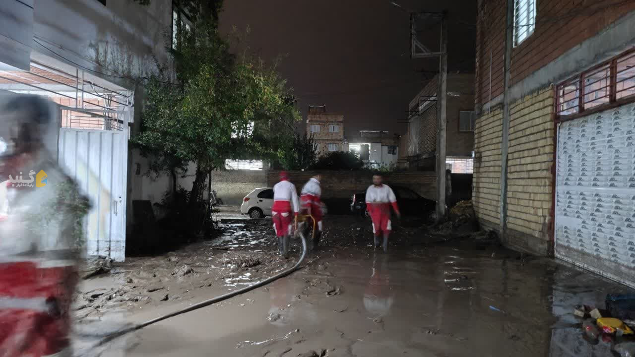 تصاویری از ورود سیلاب به چند منزل مسکونی در شهر کلاله