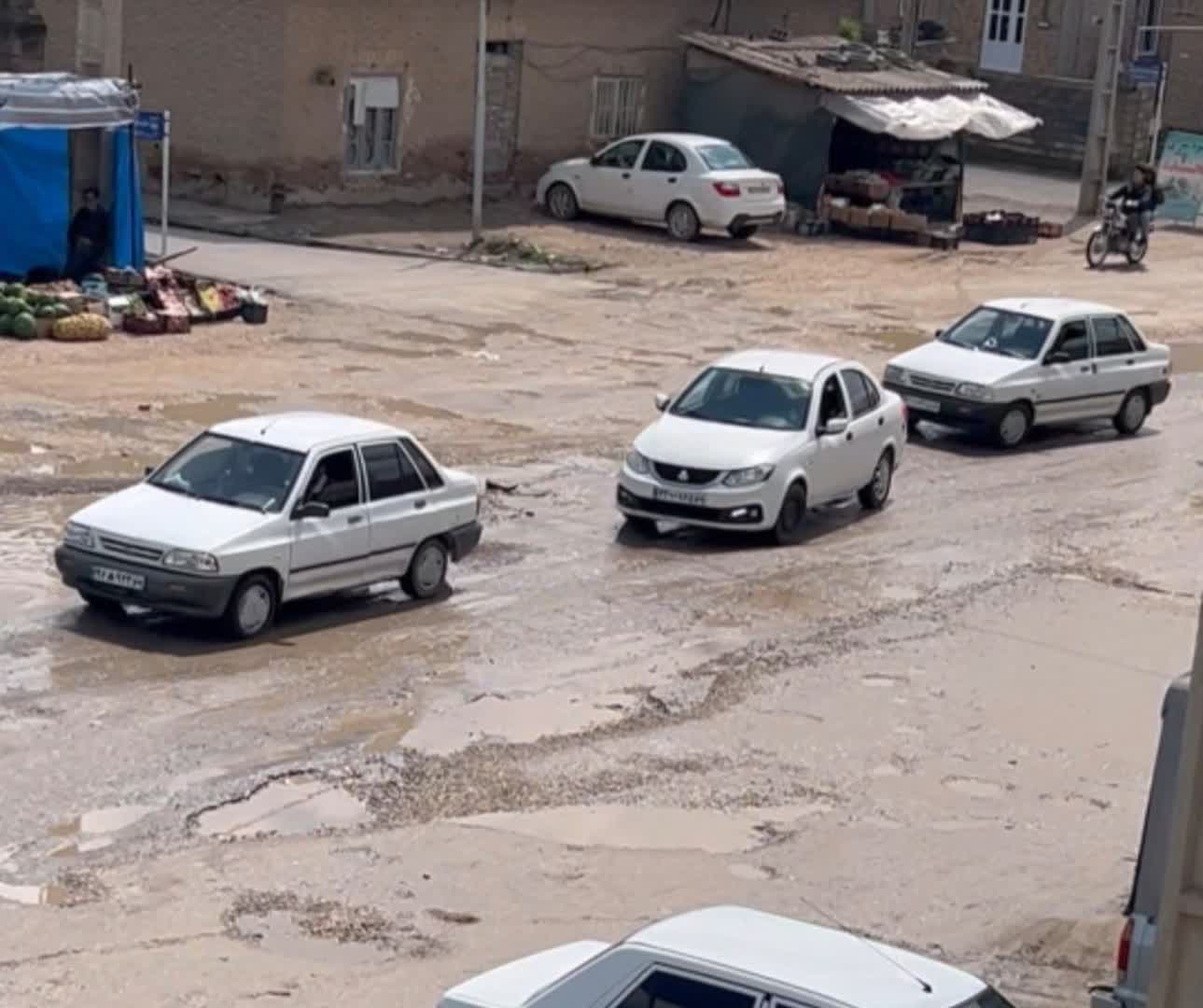 وضعیت چندساله و بلاتکلیف مسیر پرتردد جاده آق قایه به سمت میدان دام و مصلی اهل سنت+ویدئو