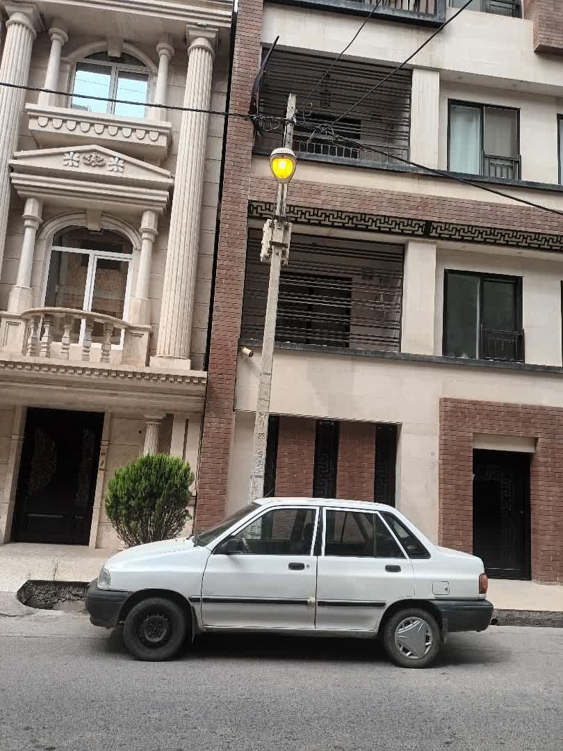 صدای شهروند: تیرهای چراغ برق روشن است